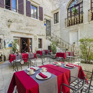 Bed & Breakfast Palace Derossi