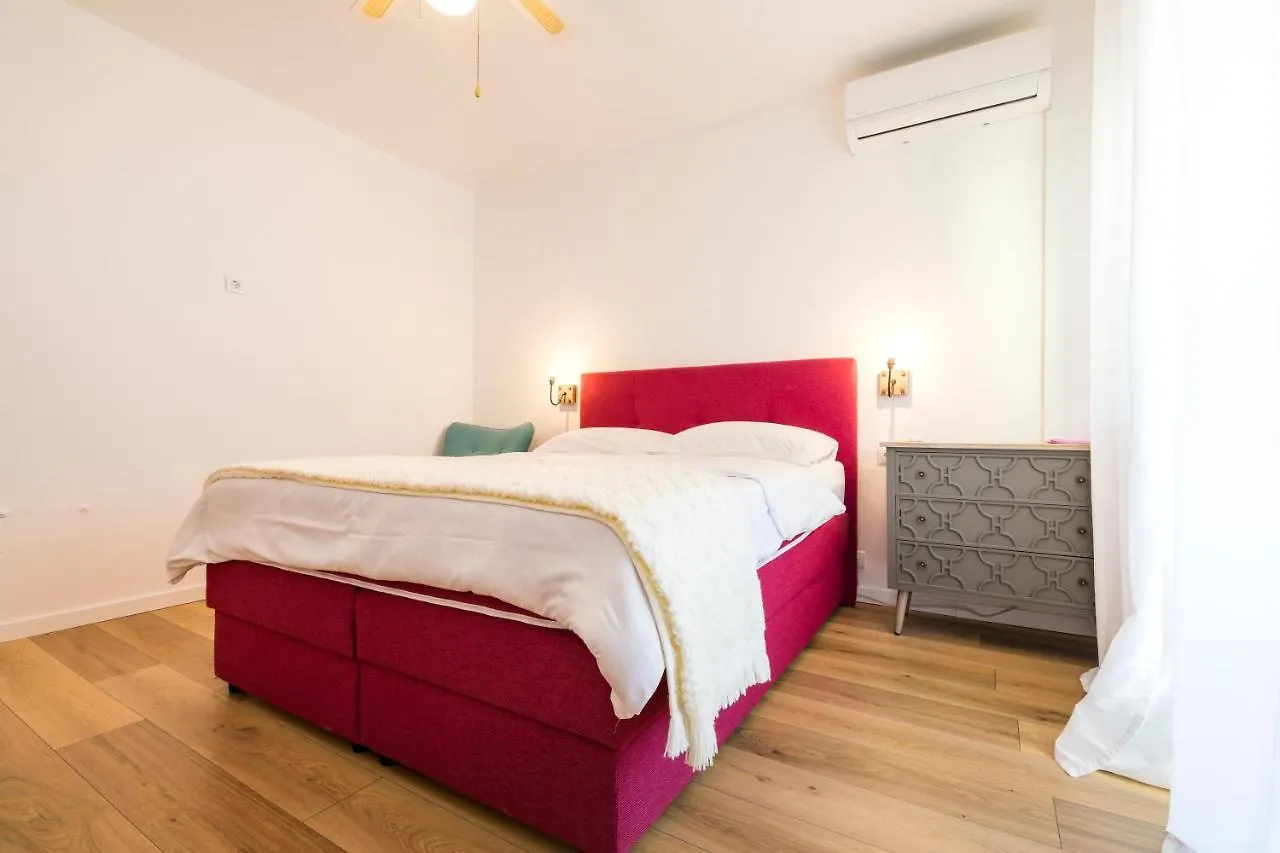 Alaburic Rooms & Apartment Mali Lošinj Couette-café